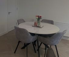 Dining table & Chairs