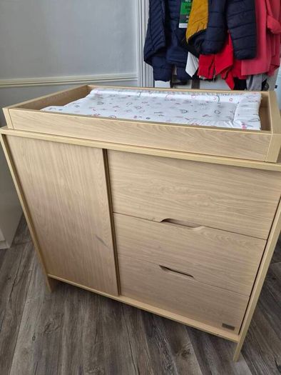Kub Madera baby changing table and storage.