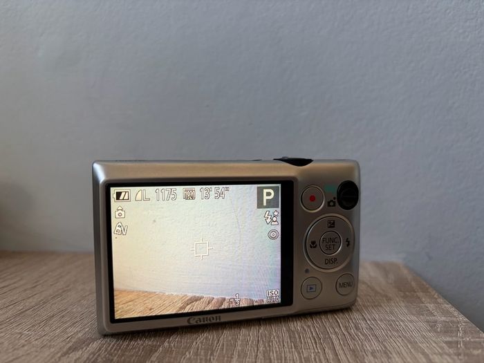 Canon Ixus 220hs