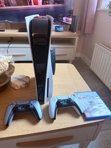 PlayStation 5 Disc with 2 Controllers and Ghost of Yotei