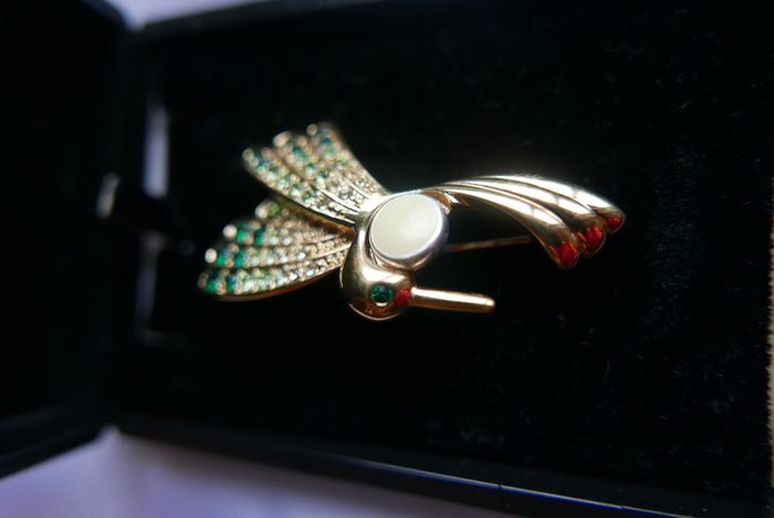 Vintage Monet Gold Plate Crystal Jelly Belly Hummingbird Brooch and Box