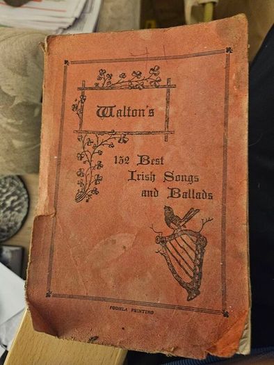 Waltons 132 Best Irish Songs And Ballads  1948. Paperback In Only Fair Condition.  See Photos For Same.