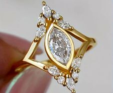 Vintage Style Crystal Gold Tone Ring