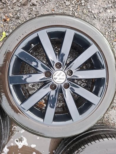 17" Genuine Vw Alloys with tyres