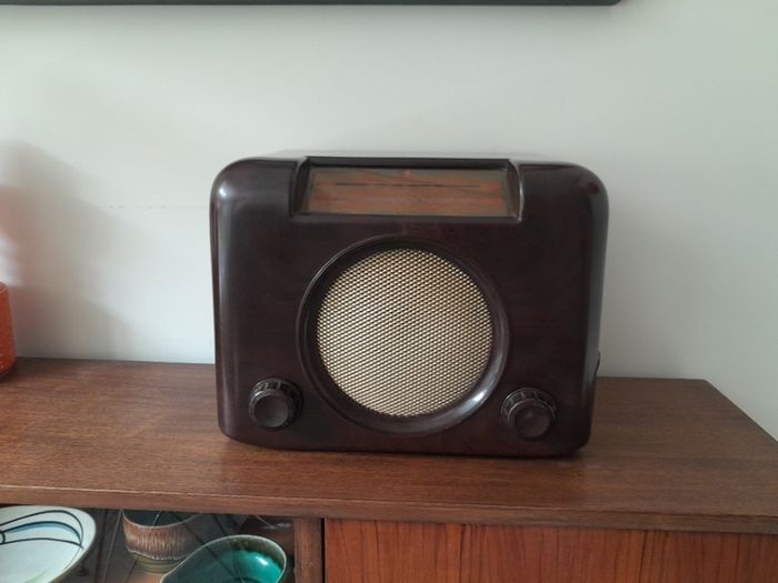 Vintage Bush DAC90A Bakelite Radio 1950