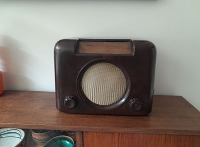 Vintage Bush DAC90A Bakelite Radio 1950