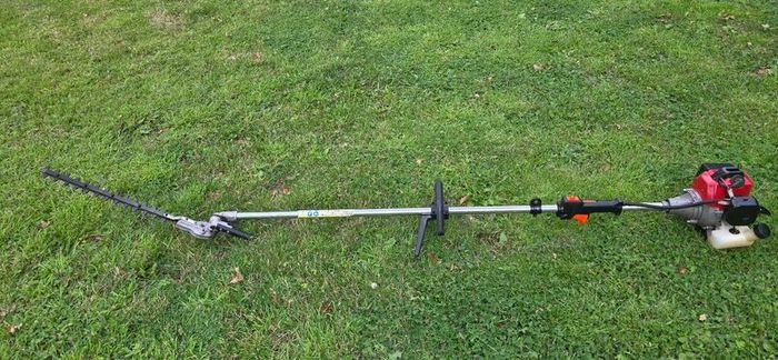 Long hedge trimmer