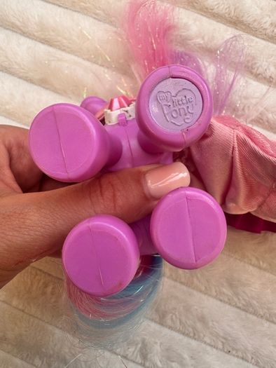 My Little Pony Lily Lightly Unicorn Light Up With Dress Damaged Dirty Lash approx. 12 cm. Used Please see photos