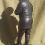 An antique bronze Japanese sculpture (Meiji era) - a finely made sculpture of a Japanese peasant with smoking pipe & hoe (late 19th century) Image 4