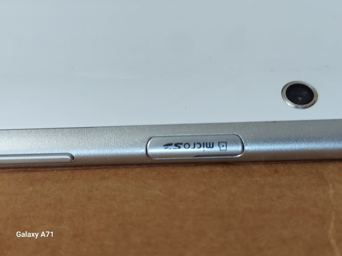 Samsung Galaxy Tab 2, Model GT-P5110, White, Comes with charging Cable, Pin Locked, for parts or repair