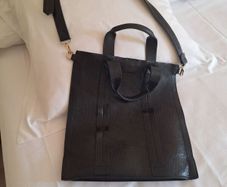 Zata to handle and Crossbody black bag