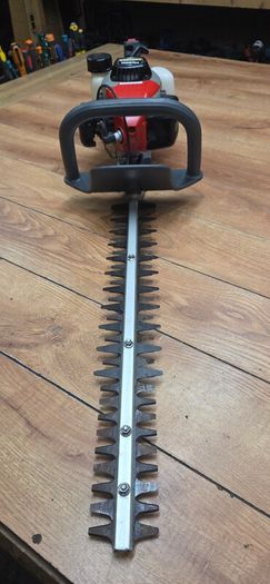 Robin hedge trimmer