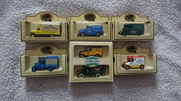 7 FINCHES Lledo model cars