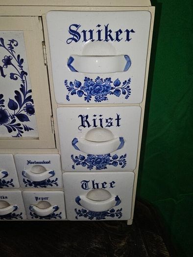 Immaculate Vintage Spice Rack Dutch Farm