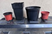 4 plastic flower pots