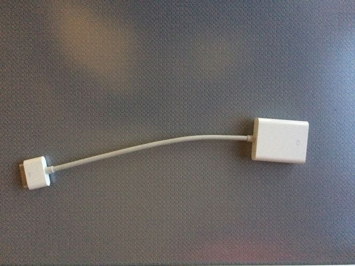 Apple 30 pin to VGA connector/adaptor cable