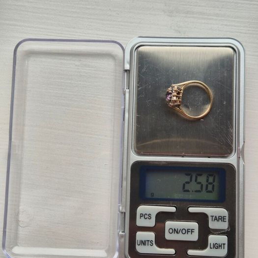 Ring 9k 375 Gold heart/shaped  with purple amethyst and CZ stones  size L