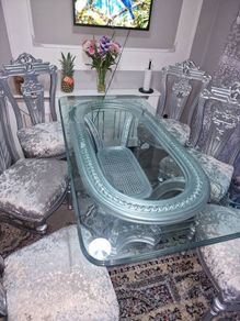 table& chairs