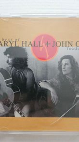 Daryl Hall + John Oates - Looking Back. The Best Of.