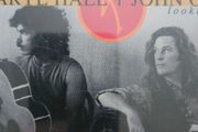 Daryl Hall + John Oates - Looking Back. The Best Of.
