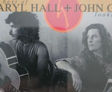 Daryl Hall + John Oates - Looking Back. The Best Of.