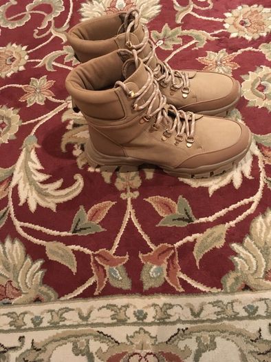Boots size EU-40, UK-7