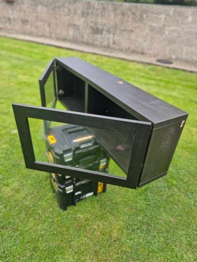 Floating cabinet