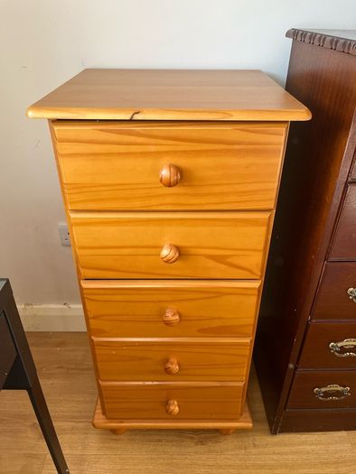 chest of drawers