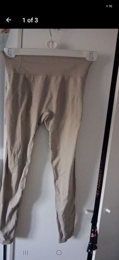 2 pairs leggings say aize m but they look like size 8 to 10