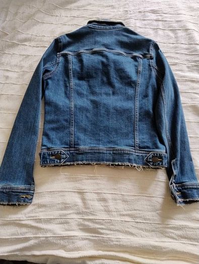 Zara denim cotton distressed jacket in very good condition see last three photos for exact measurements FREE STANDARD POSTAGE INCLUDED