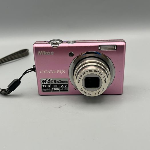 Nikon Coolpix S570 12MP Digital Camera Pink - Full Kit