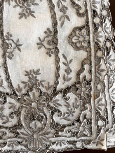Embroidered Table Runner, 8 Placement Mats and 8 Napkins