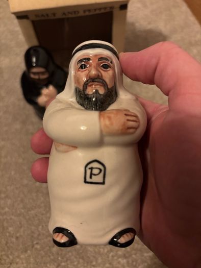 Brand New Al Jaber Arab Man And Woman Salt And Pepper Shaker Black/White
