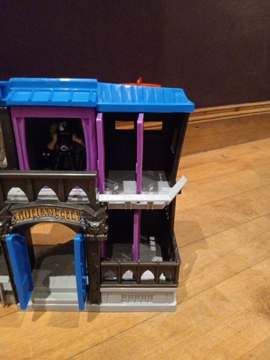 Imaginext DC Superheroes Gotham City Jail 2012 with Figures