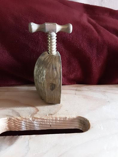 brass nut nut cracker, ideal for parties