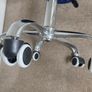 Adjustable height rolling salon stool Image 7