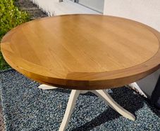 Ex Display 120cm Round Oak dining table, Like New