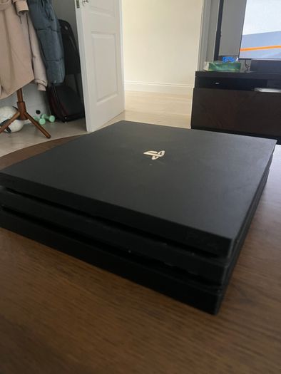 Sony PS4 Pro 1 TB + 9 Games
