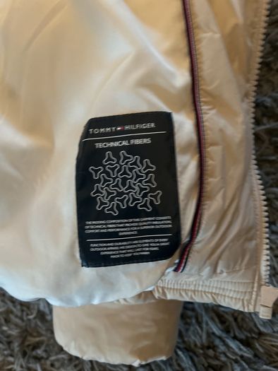 Tommy Hilfiger beige puffa jacket worn once! Like new! Age 16
