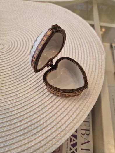 Heart Shaped Pill or Trinket Box Hinged