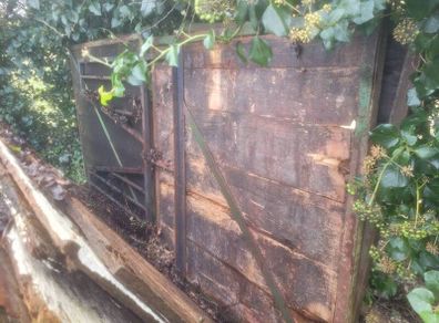 stable gate