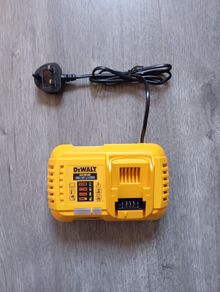 DeWalt Fast Charger (New)