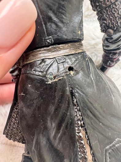 Lord of the Rings Helm's Deep Aragorn Action Figure Damaged NO Finger approx. 16 cm. Used Please see photos