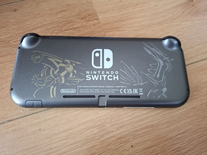 Nintendo Switch Lite (Dialga & Palkia Edition)