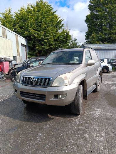 Breaking Toyota land cruiser 2005 diesel