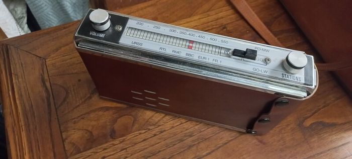 Vintage Gitem radio in good working order