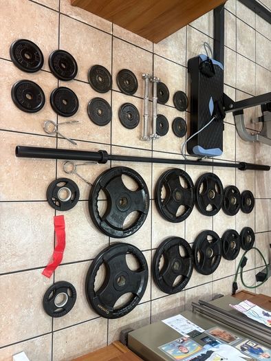 Beautiful Full Gym Weightlifting Set Up, Power Rack, Olympic Bumper Weights, Bench + Dumbbells +more