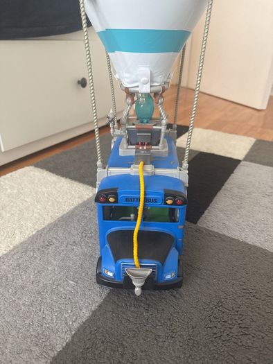 Fortnite Battle Bus