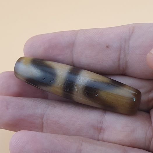 Vintage Himalayan Tibetan Zigzag Pattern Agate Bead Amulet