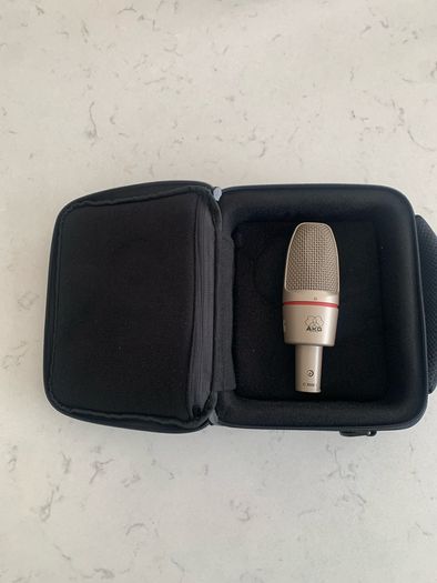 AKG C3000 Condenser Microphone and Shock Mount (Excellent Condition)